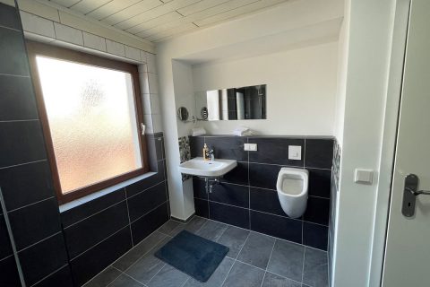 Monteurzimmer in Deutschland Zimmervermietung Badezimmer
